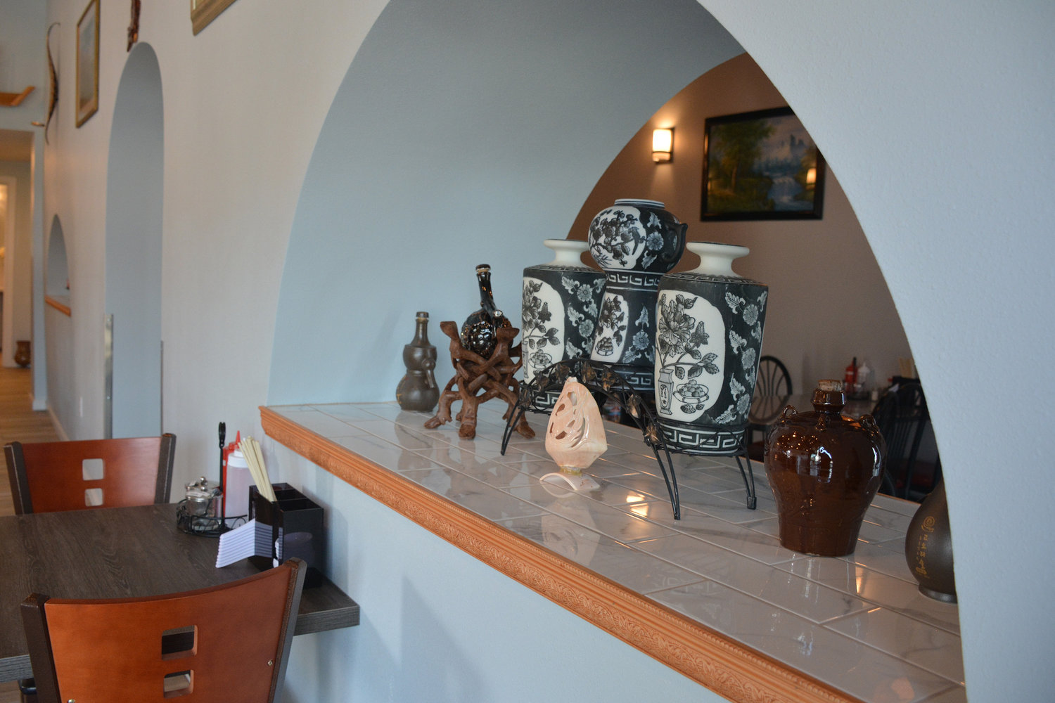 Ornate vases sit in Shanghai Cafe. The pieces were featured by the restaurant’s old owners as well.