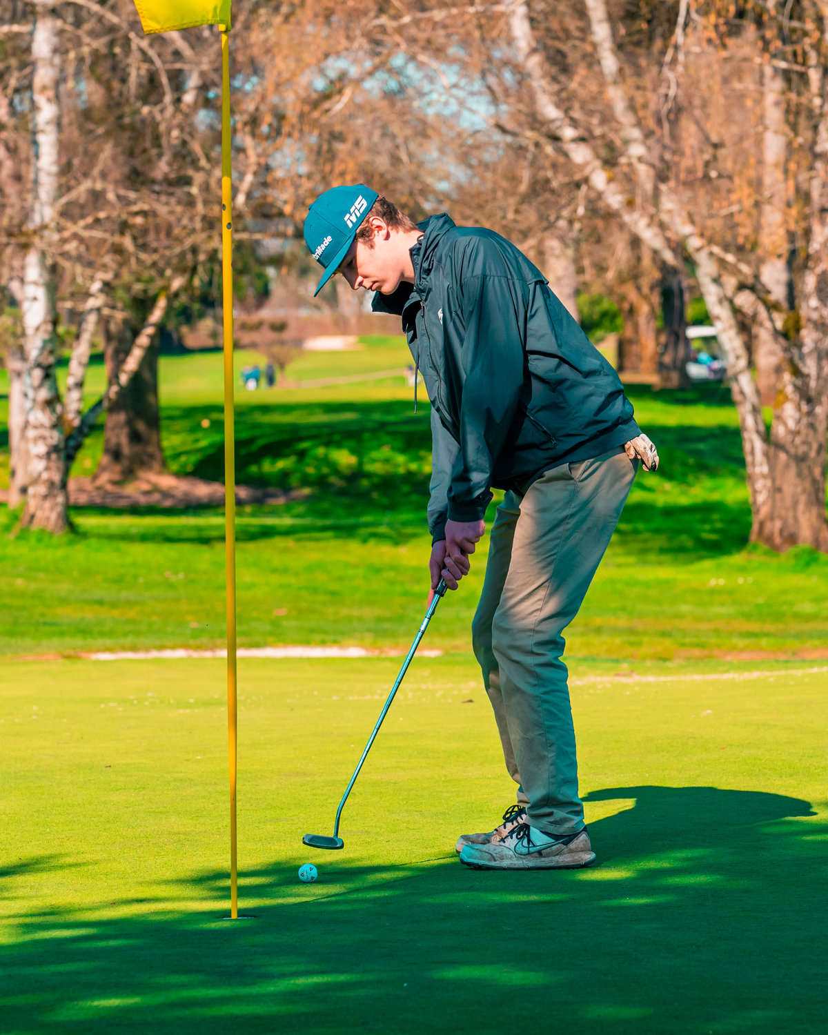 Adna’s Aaron Aselton lines up his put at Riverside Golf Course in Chehalis on Monday.