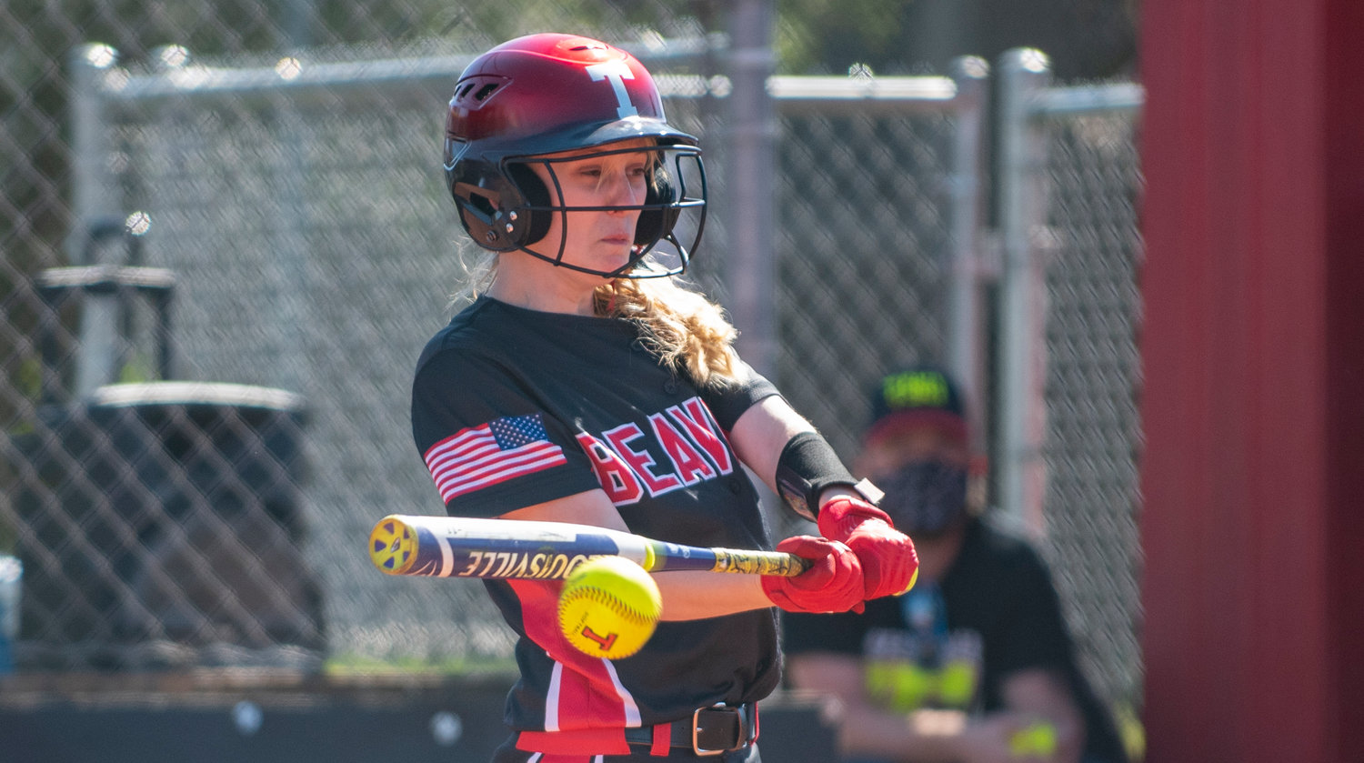 Tenino sophomore Lizzy Disken connects for an RBI single against Elma on Tuesday.