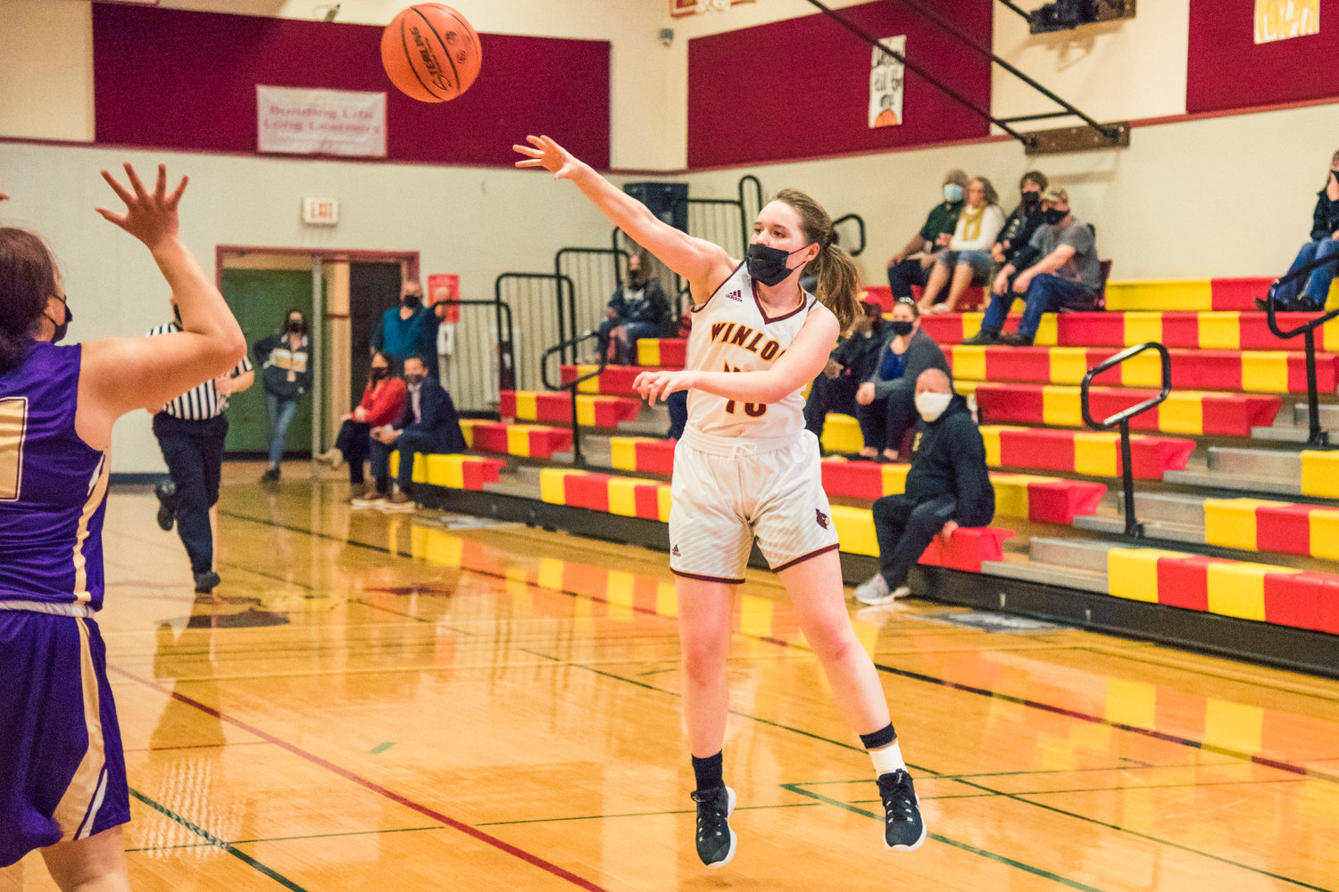Winlock’s Madison Vigre (45) makes a pass during a game against Onalaska at home Thursday night.