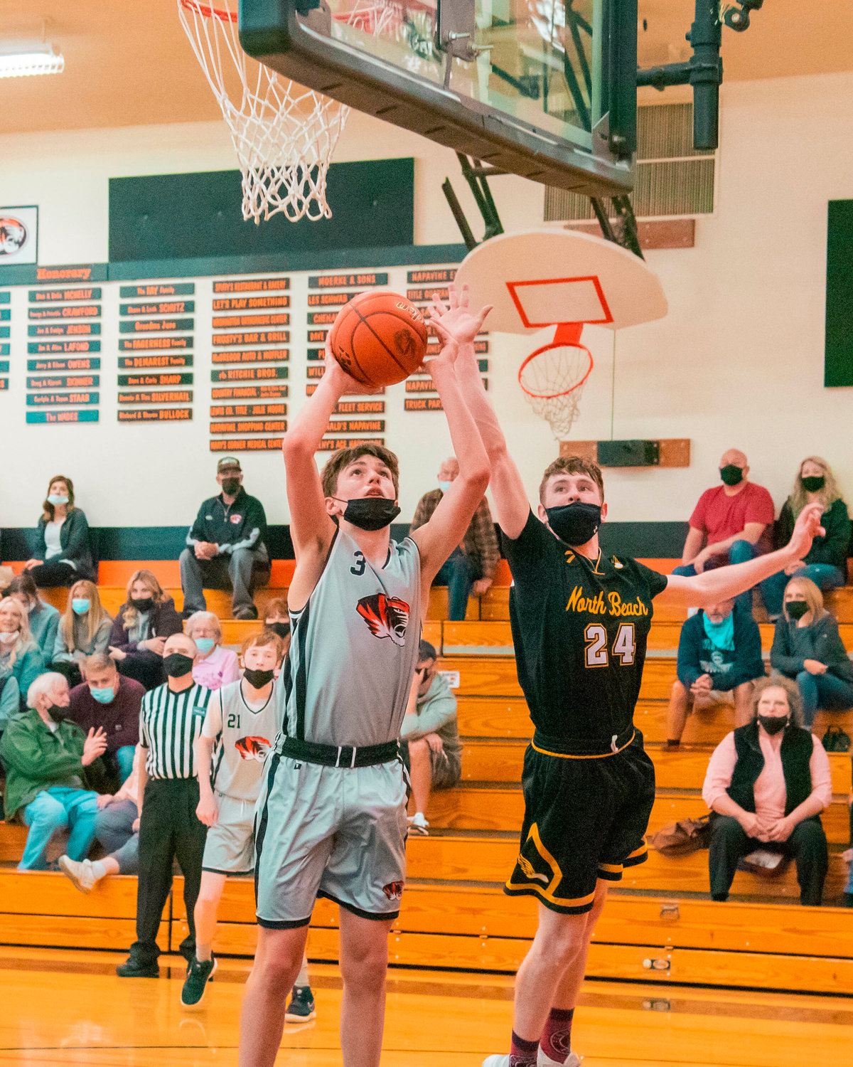 Napavine’s James Gross (3) puts up a shot during a game against North Beach on Monday.