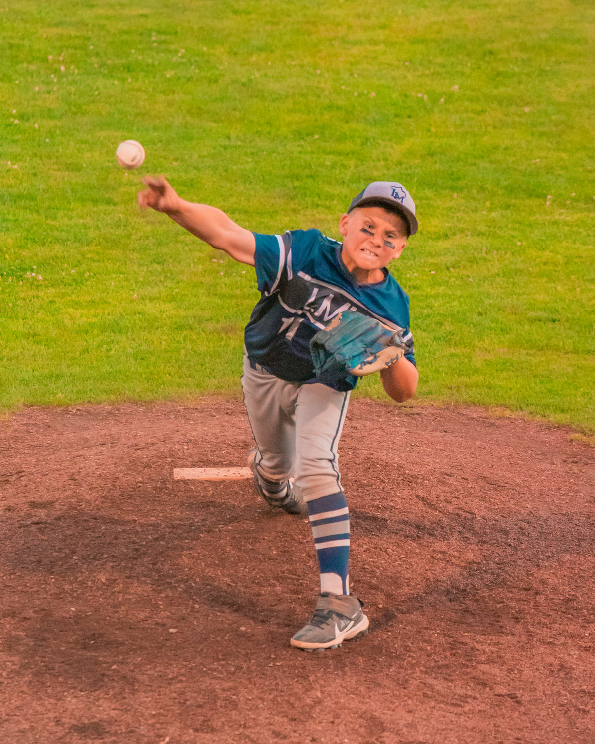 Larch Mountain ace Clayton Knutson delivers a pitch to Bonney Lake-Sumner in the state tournament Thursday.