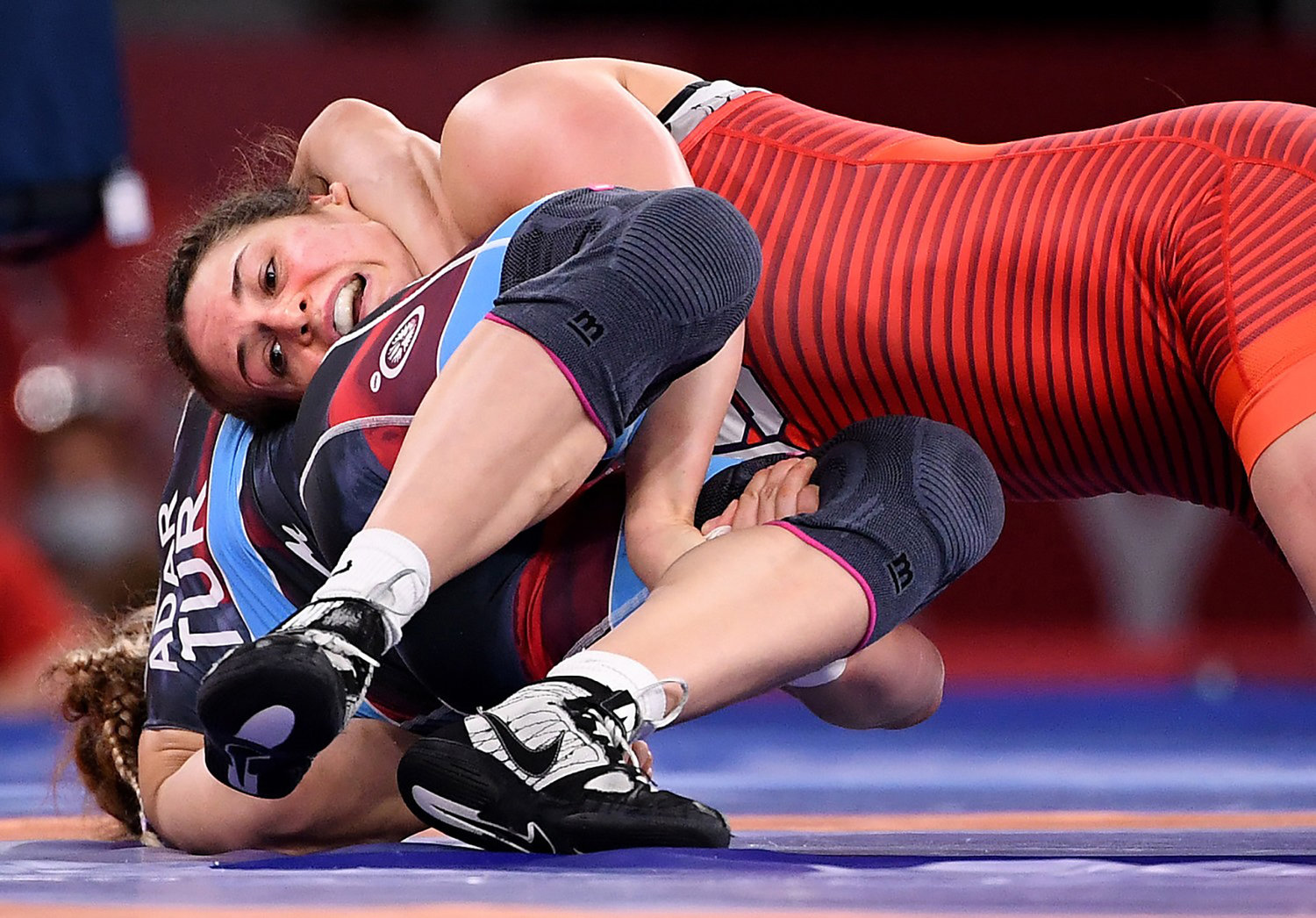 USA's Adeline Gray competes with Turkey's Yasemin Adar in the women's 76kg wrestling at the 2020 Tokyo Olympics.