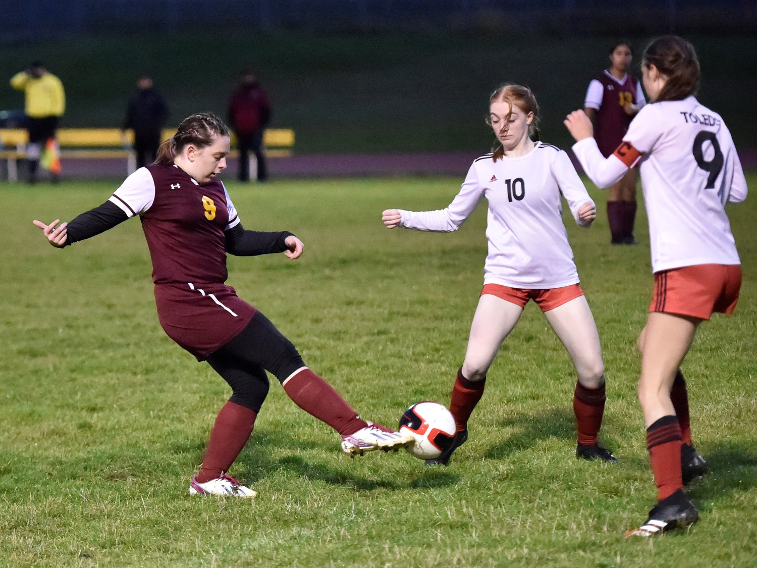 Winlock’s Maggie Maddox pushes the ball up the field past Toledo defenders during a match on Sept. 29, 2021.