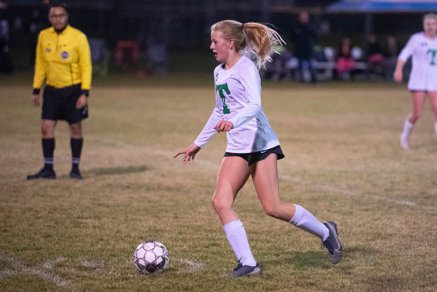 Tumwater’s Lucy Bergford (13) dribbles downfield against Selah on Wednesday.