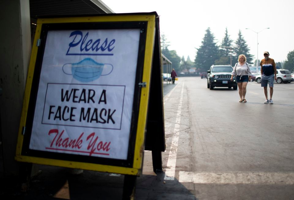 A sign at a Food 4 Less grocery store in Medford implored customers to comply with state mandates and wear face masks in August.