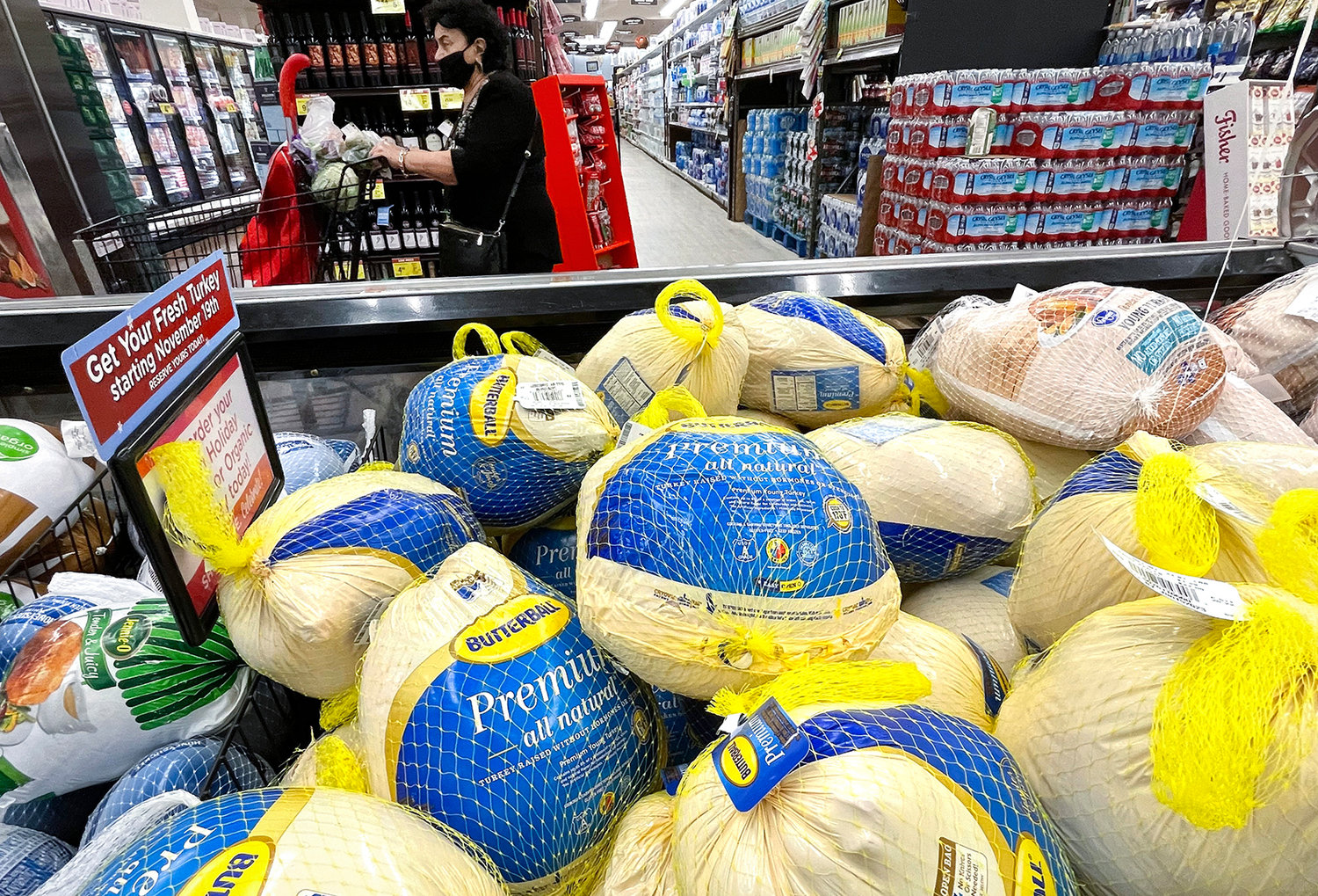Turkeys are displayed for sale in a grocery store ahead of the Thanksgiving holiday on Nov. 11, 2021 in Los Angeles, California. (Mario Tama/Getty Images/TNS)