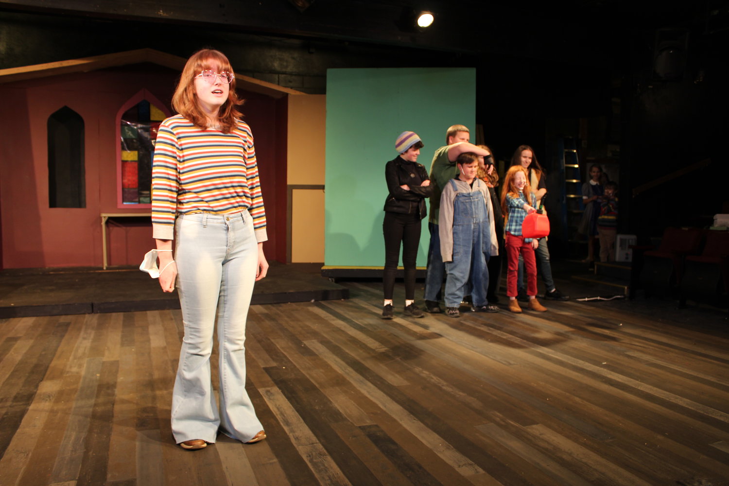Beth Bradley (portrayed by Emily Cole) narrator of "The Best Christmas Pageant Ever" tells about the juvenile delinquent Herdman siblings: Ralph (portrayed by Sydney Keith); Imogen (portrayed by Anna Gunter); Leroy (portrayed by Nathaniel McKenzieSullivan); Claude (portrayed by Justin Hazlett); Ollie (portrayed by Leah Clark); and Gladys (portrayed by Hayden Bookter).