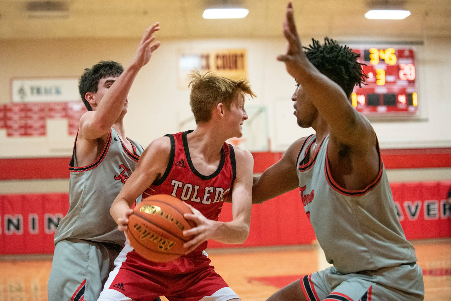Toledos Jake Cournyer looks for an open pass against a trap by Tenino's Will Feltus, left, and Takari Hickle, right, on Dec. 22.