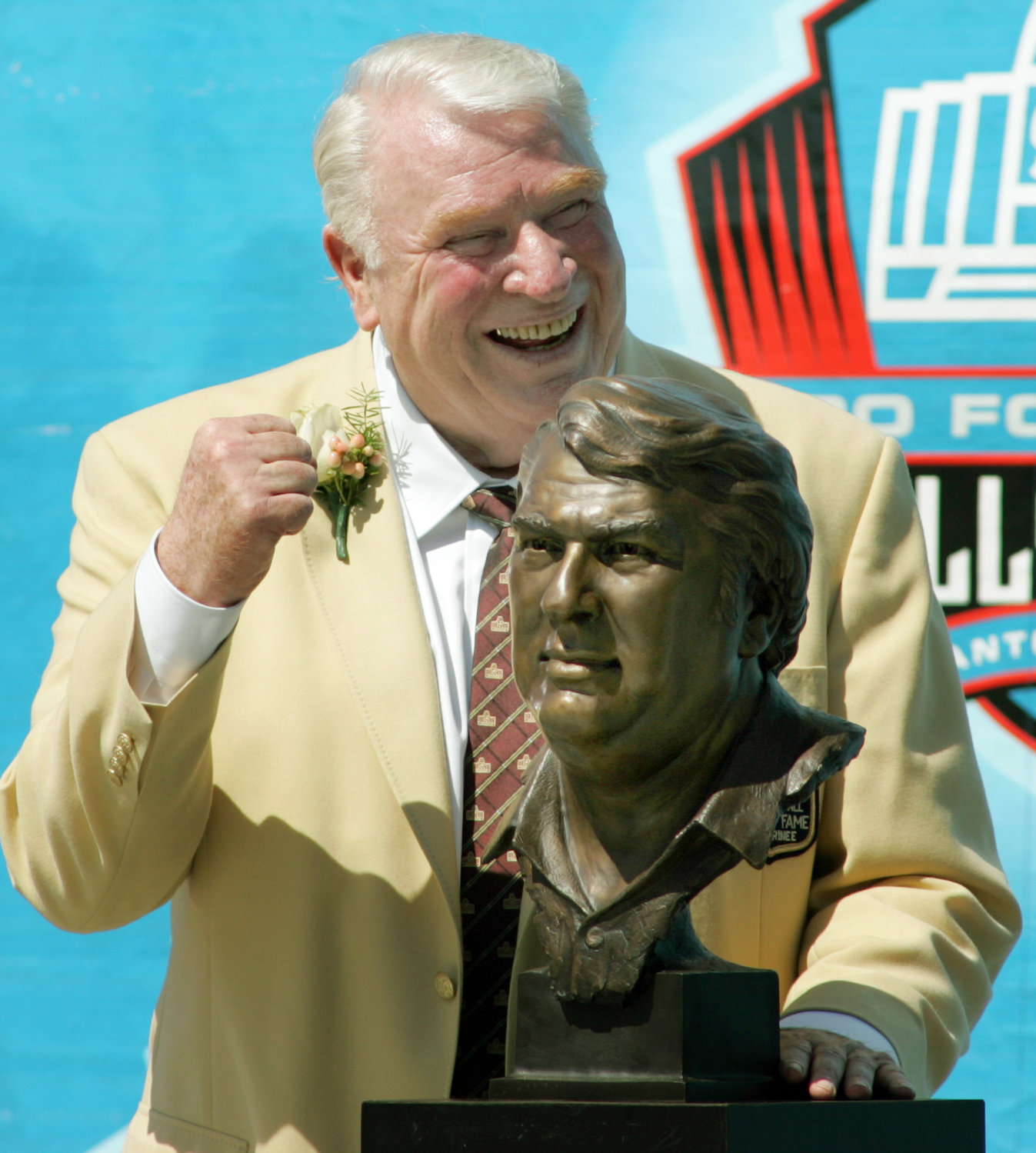 John Madden stands with his bust at the Pro Football Hall of Fame induction ceremony on Saturday, August 5, 2006, in Canton, Ohio. (Ron Jenkins/Fort Worth Star-Telegram/TNS)