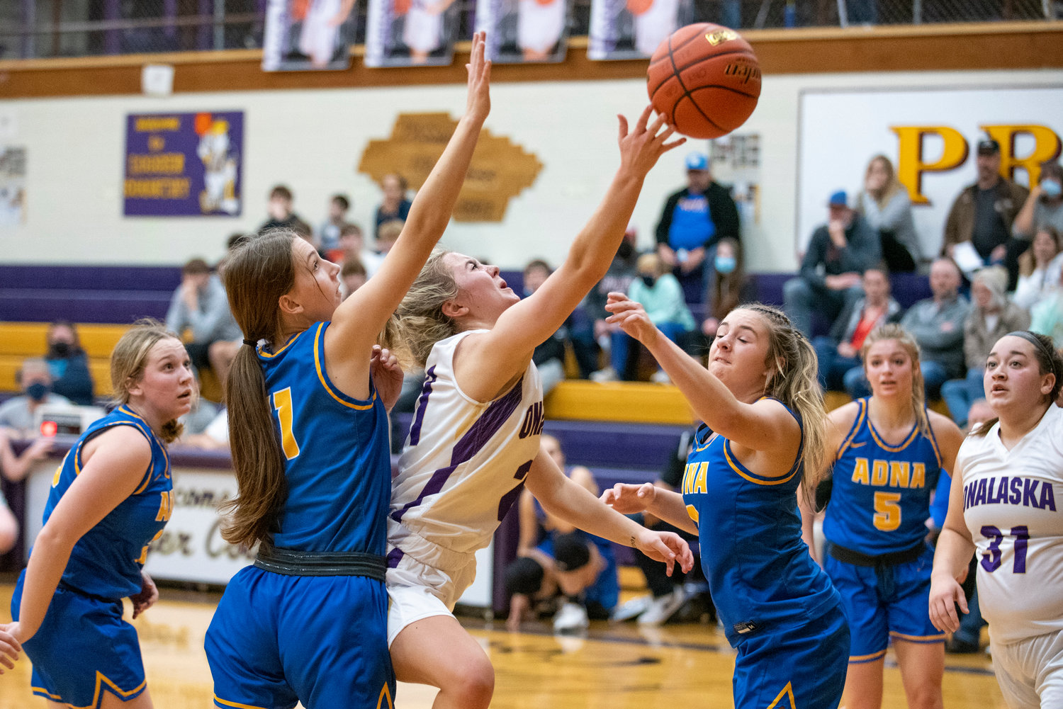 Onalaska's Callie Lawrence (21) drives for a layup attempt against Adna on Jan. 11.
