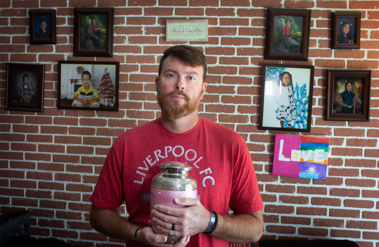 Matt Kruspe poses with the ashes of his mother, Pam Kruspe, in his home in Lake Worth, Florida. (John Pendygraft/Tampa Bay Times/TNS)