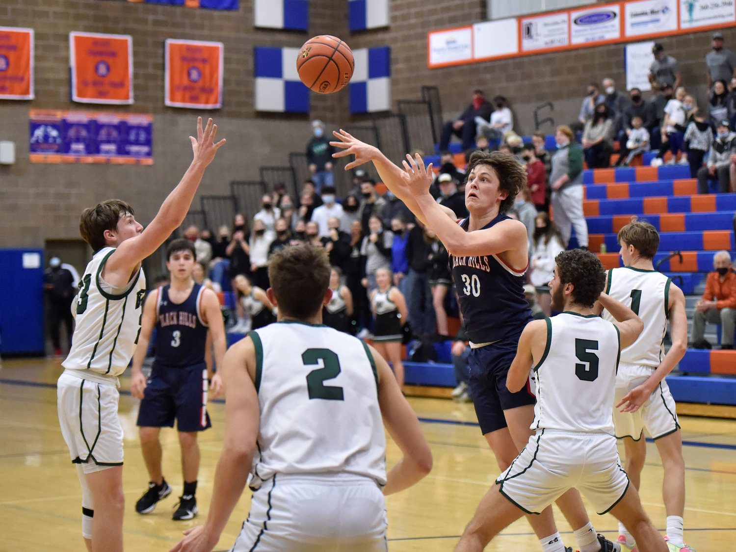 Black Hills junior Keagen Rongen zips a pass from the key to the corner against Woodland on Tuesday, Feb. 15, at Ridgefield High School.
