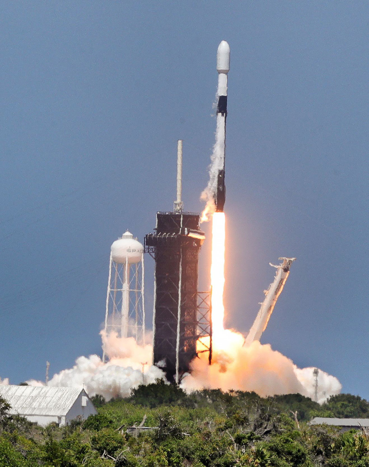 A SpaceX Falcon 9 lifts off from Launch Pad 39-A at Kennedy Space Center, Tuesday, May 4, 2021. (Joe Burbank/Orlando Sentinel/TNS)