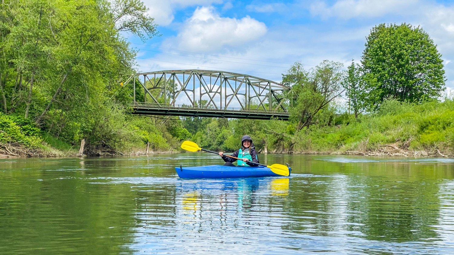 Reporter Isabel Vander Stoep paddles near the state Route 6 bridge over the Chehalis River on Monday.