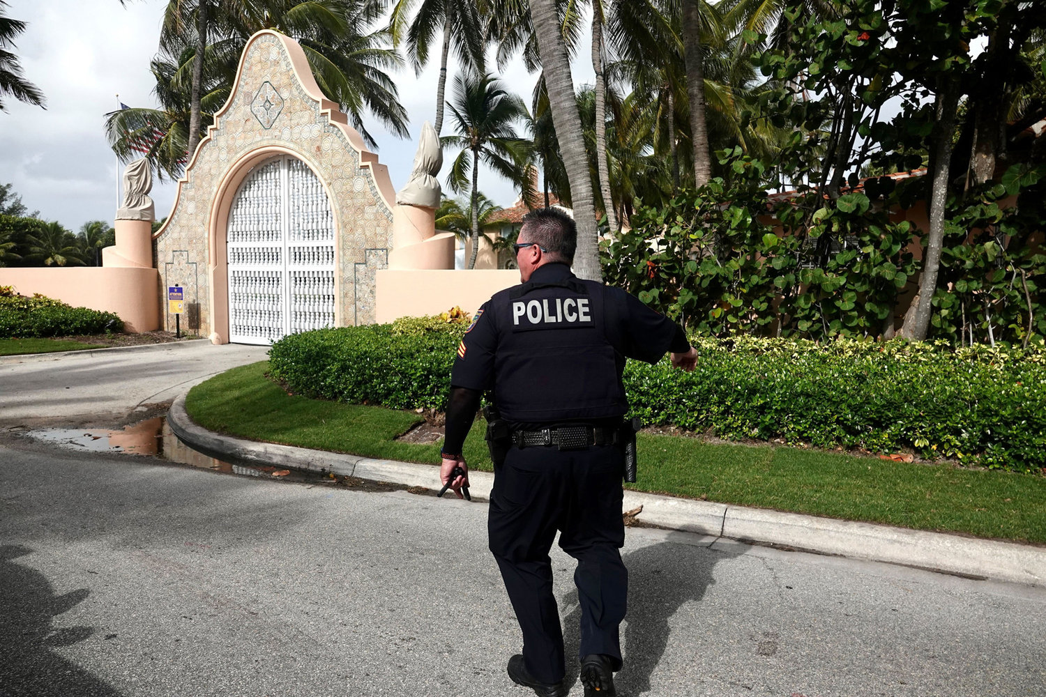 Police outside of Mar-a-Lago in West Palm Beach, Florida, on Tuesday Aug. 9, 2022, the day after the FBI searched Donald Trump's estate. (Joe Cavaretta/South Florida Sun Sentinel/TNS)
