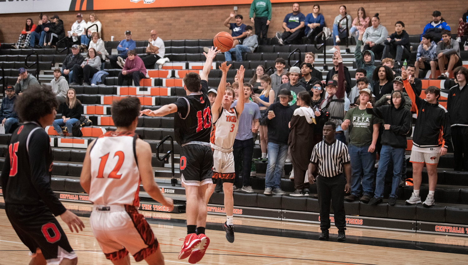Centralia’s Cohen Ballard (3) puts up a 3-point shot Monday night during a game against Oakville.
