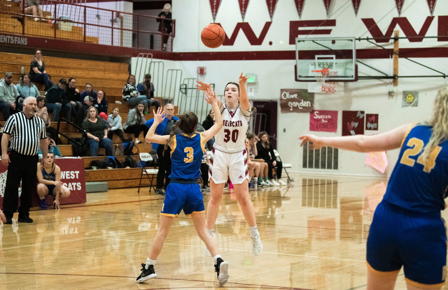 W.F. West’s MaKenzie Dotson (30) makes a 3-point shot during a game against Rochester in Chehalis Thursday night.
