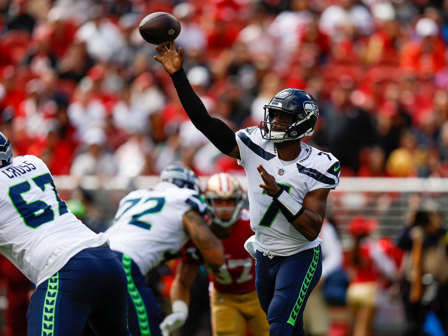 Seattle Seahawks starting quarterback Geno Smith (7) throws against the San Francisco 49ers in the first quarter at Levi's Stadium in Santa Clara, Calif., on Sunday, Sept. 18, 2022. (Nhat V. Meyer/Bay Area News Group/TNS)
