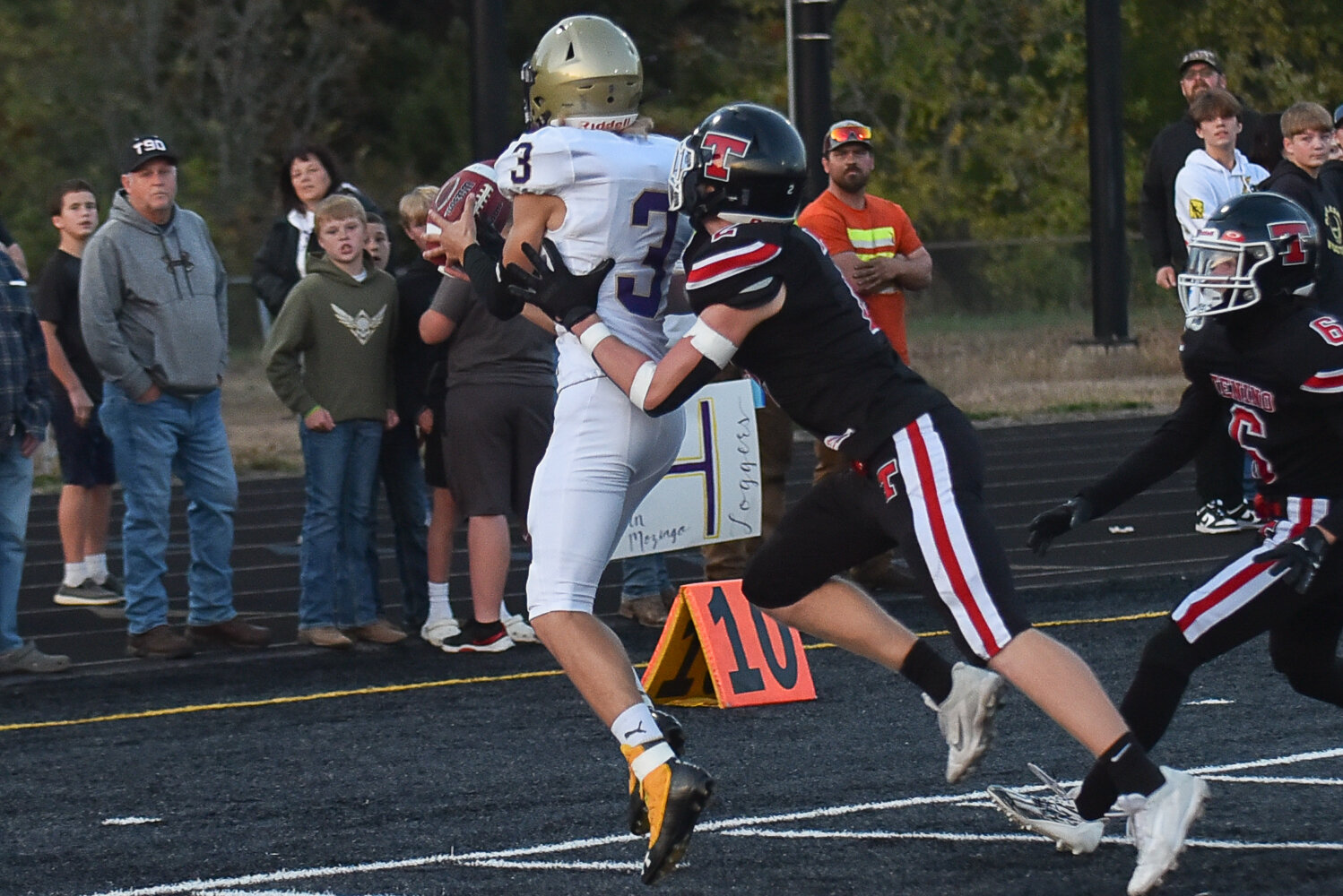 Ony's Cooper Lawrence comes down with a catch during a 62-21 win over Tenino on Sept. 22.